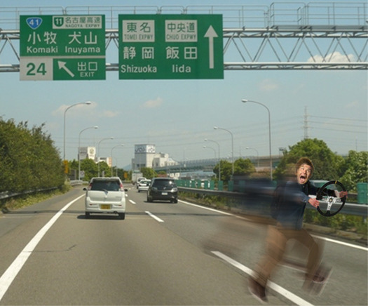 照英が泣きながらハンドルだけ持って東名高速道路を逆走してる時の画像ください
